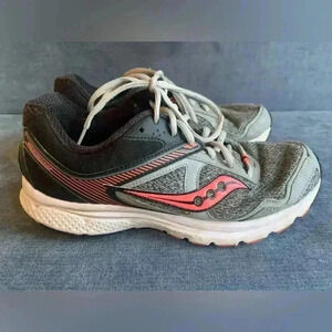 Saucony Woman’s Grey & Pink Cohesion 10 Running Shoes, Size 10